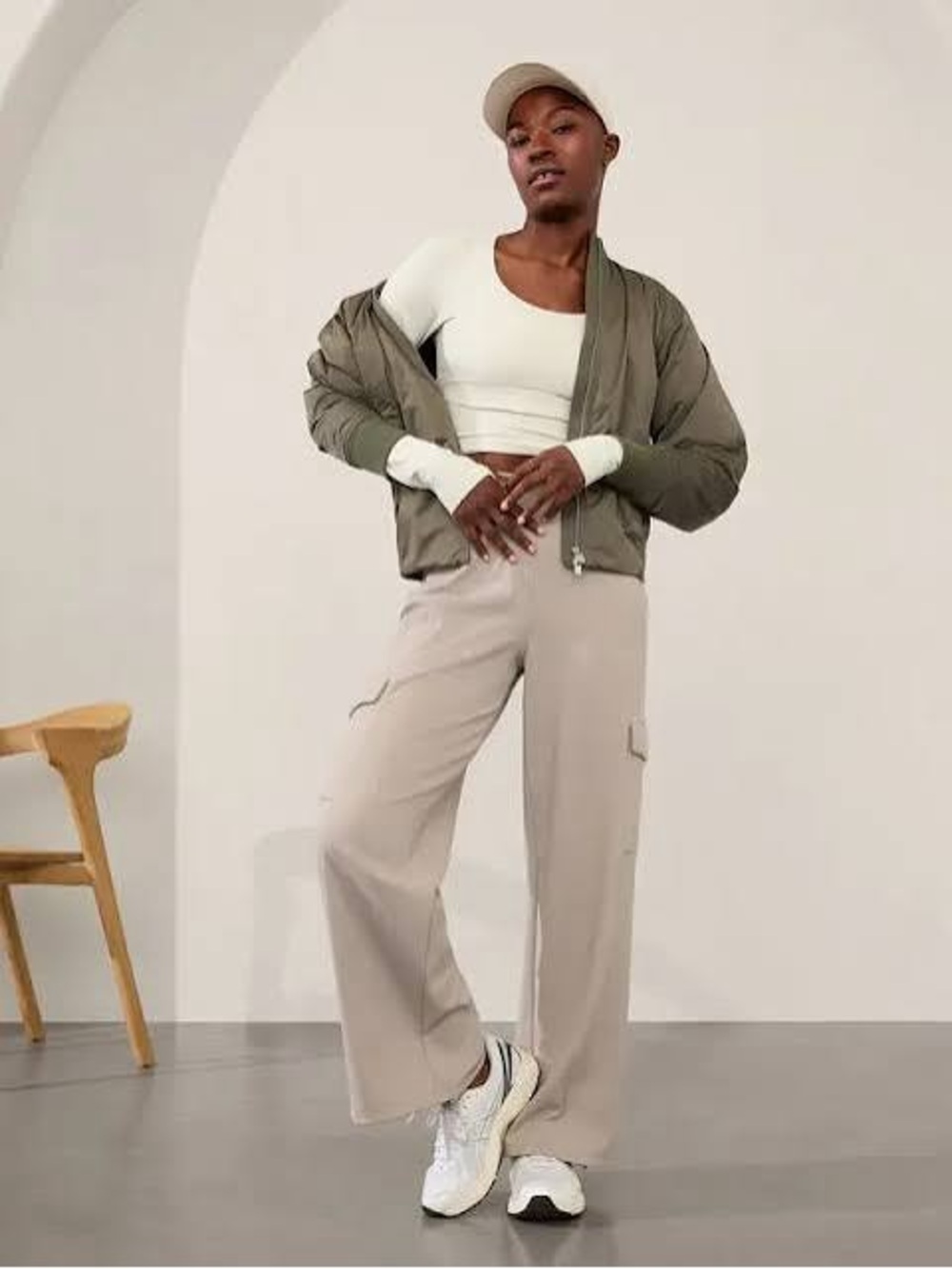 NWOT Athleta Venice High-Rise Wide-Leg Cargo Pants in Feather - Large
